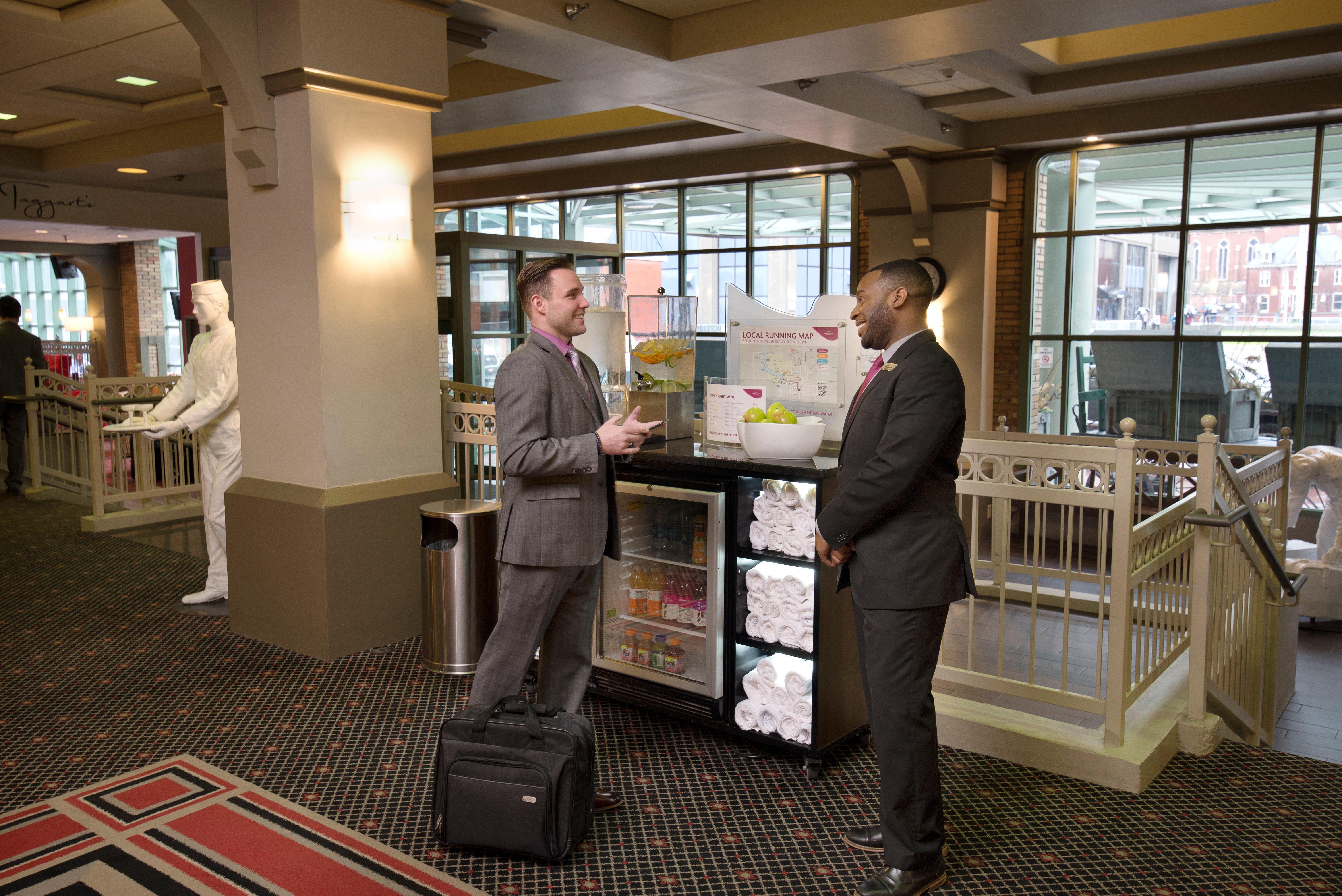 Crowne Plaza Indianapolis-Dwtn-Union Stn By Ihg Hotel Exterior photo