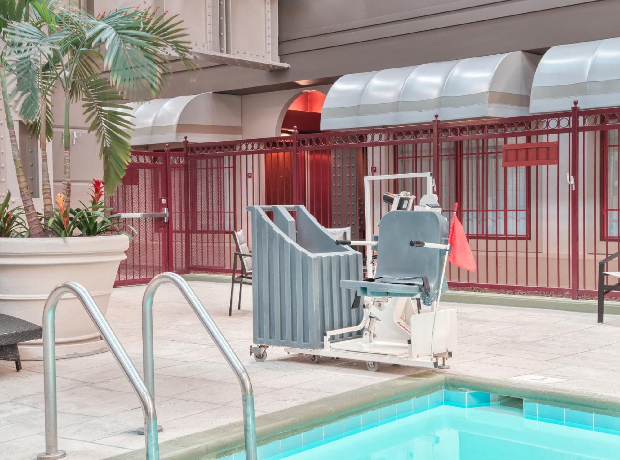 Crowne Plaza Indianapolis-Dwtn-Union Stn By Ihg Hotel Exterior photo